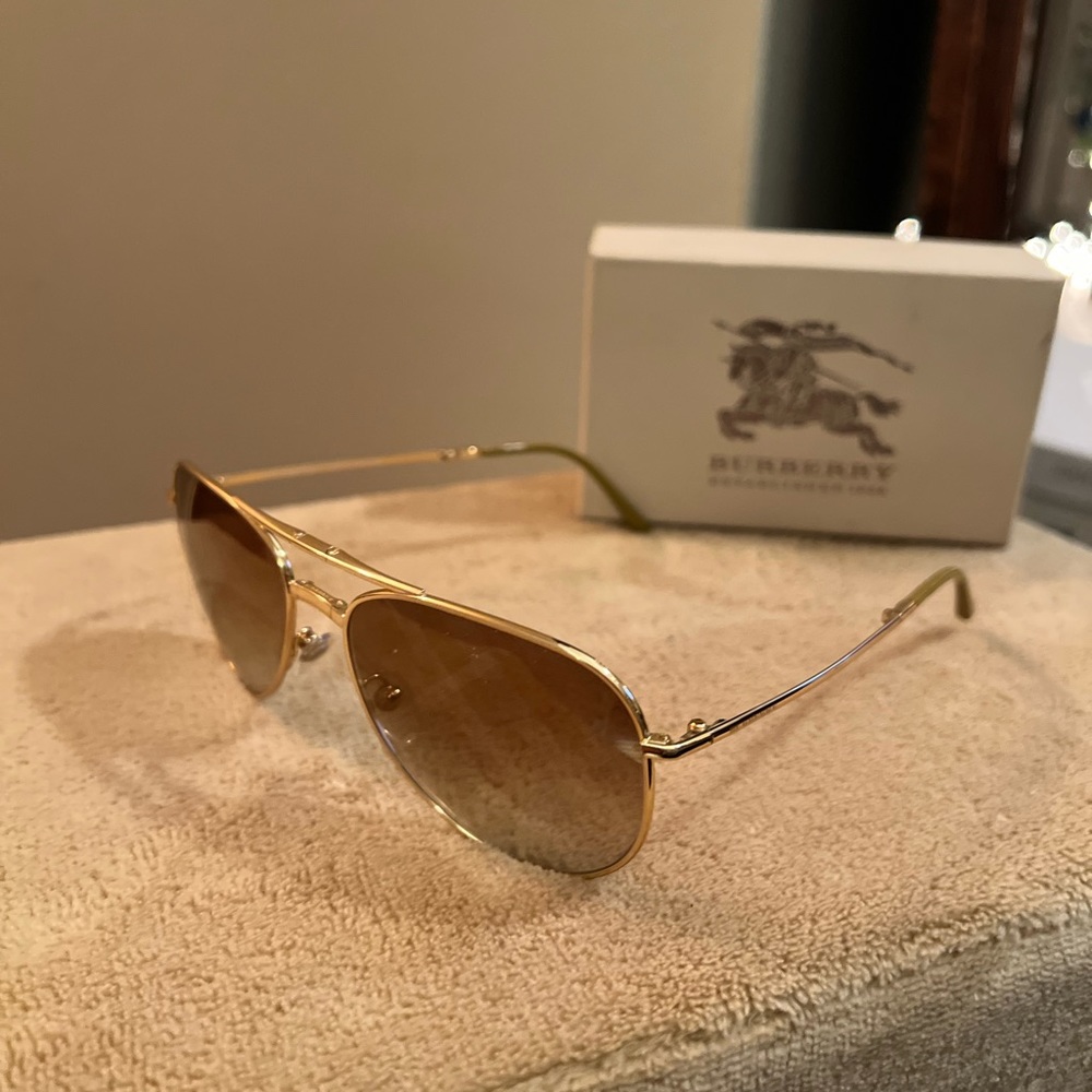 Burberry Sunglasses in Gold with Pattern Lense - Picture 5 of 5